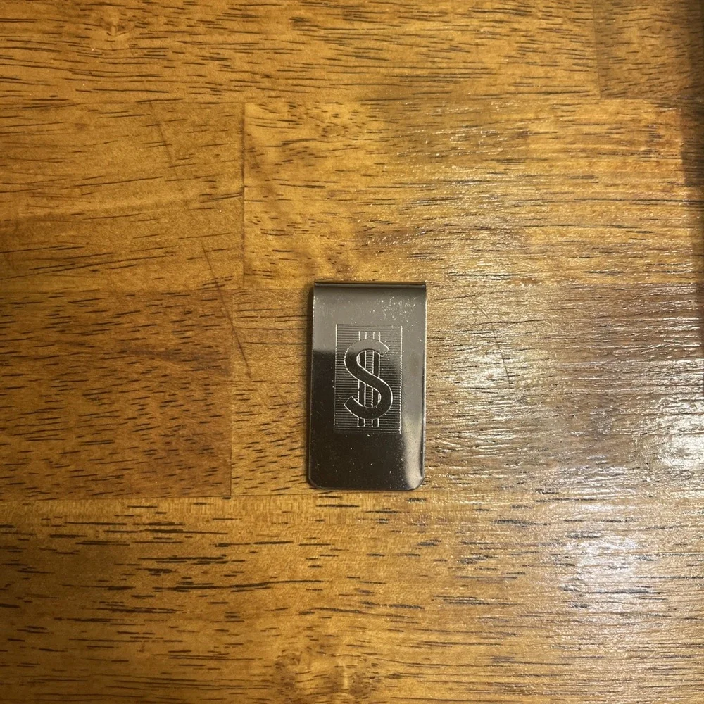 The Unbranded Brand silver toned